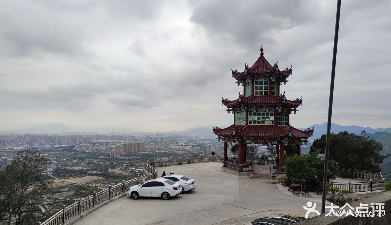 登高而望远，美不胜收，旅游不过就是看看山看看海。看看自己所在