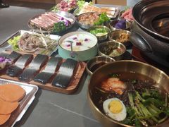 -围炉肉舍•炭烤活鳗•丹东海鲜烤肉(步行街店)