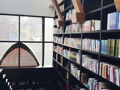 -钟书阁(松江泰晤士小镇店)