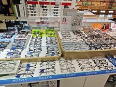 -美式眼镜·授权蔡司.依视路.尼康.豪雅.明月(人民广场店)