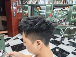 -查尔曼男士理发馆