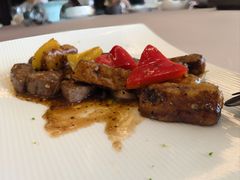 黑椒鹅肝和牛粒-RIVIERA 松鹤楼(外滩店)