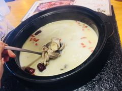 -洪氏嗨捞·广东猪肚鸡·椰子鸡火锅(西咸万象城店)