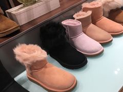 -UGG(燕莎奥特莱斯购物中心店)