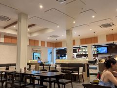 -Chom Cafe and Restaurant
