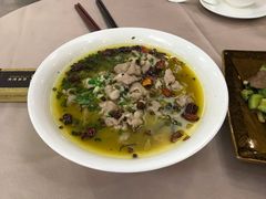 酸菜土猪肉-四海酒家生态粤菜