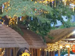 -三亚火车头万人海鲜广场