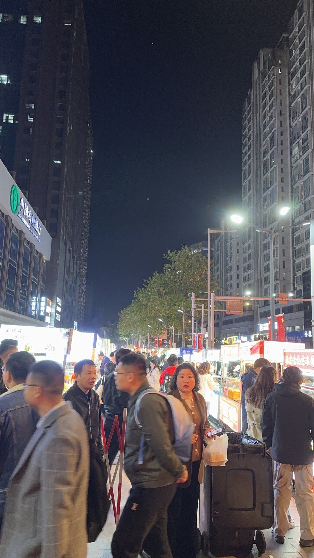 光谷时代广场夜市