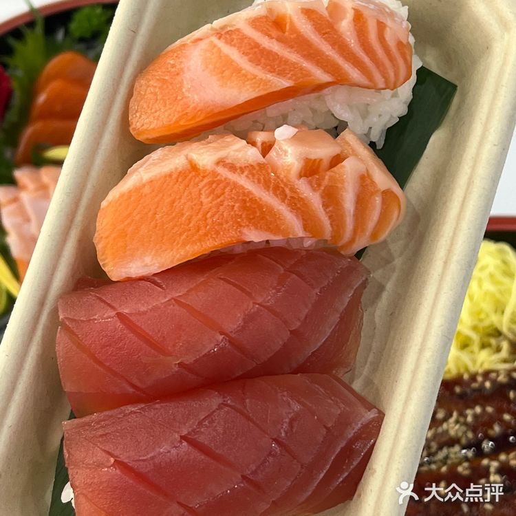 青岛探店｜新晋克莱因蓝三文鱼刺身专门店🐟