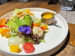 牛油果鲜虾沙拉-喜洲吧·江畔老船厂·庭院餐厅(喜临院店)