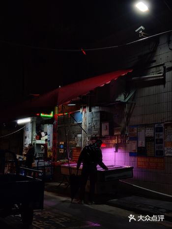 生活的本质还是得回归生活,城中村里更有生活的味道