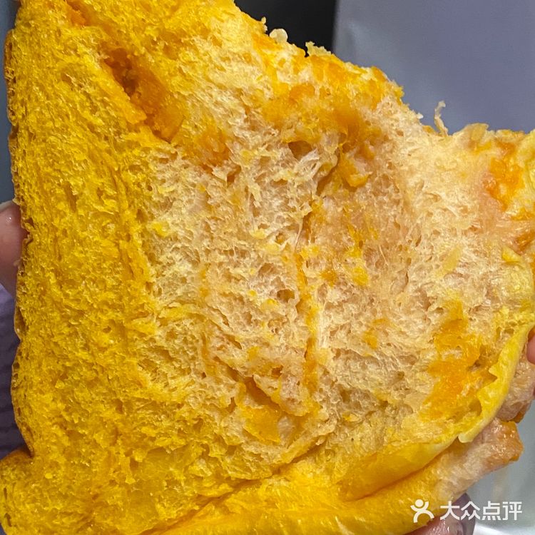 很喜欢的日式面包店，价格小贵