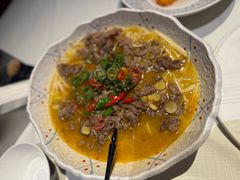 金汤酸菜煮牛小排-岁粤Moon·湖景餐厅(月光码头店)