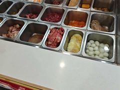 -愉肴麻辣香锅(中北镇店)