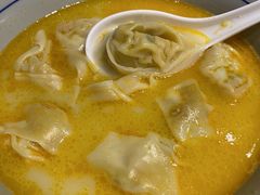 金汤黄鱼馄饨-蟹黄鱼·楼上面馆(外滩中央旗舰店)
