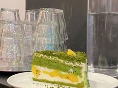 芒果抹茶奶油奶酥蛋糕-black rainbow coffee