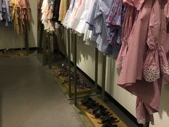 -URBAN REVIVO(高德置地广场·春广场店)