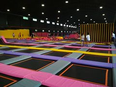 -嘿哟动霸CHUA·新潮玩运动娱乐中心·蹦床滑冰团建乐园