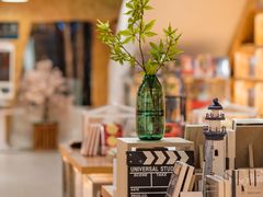-新华里咖啡书吧(新华书店小寨店)