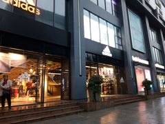 -阿迪达斯(百联徐汇商业广场运动旗舰店)