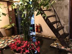 -Cuc Gach Quan Restaurant