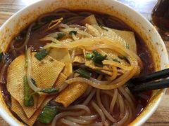 麻辣豆腐皮-老字号杨坡红油米线腊汁肉夹馍(东四道巷店)