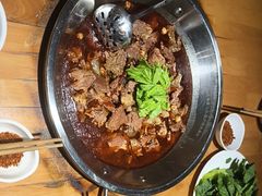 牛肉火锅-大众跷脚牛肉馆·非遗传承单位(峨眉山店)