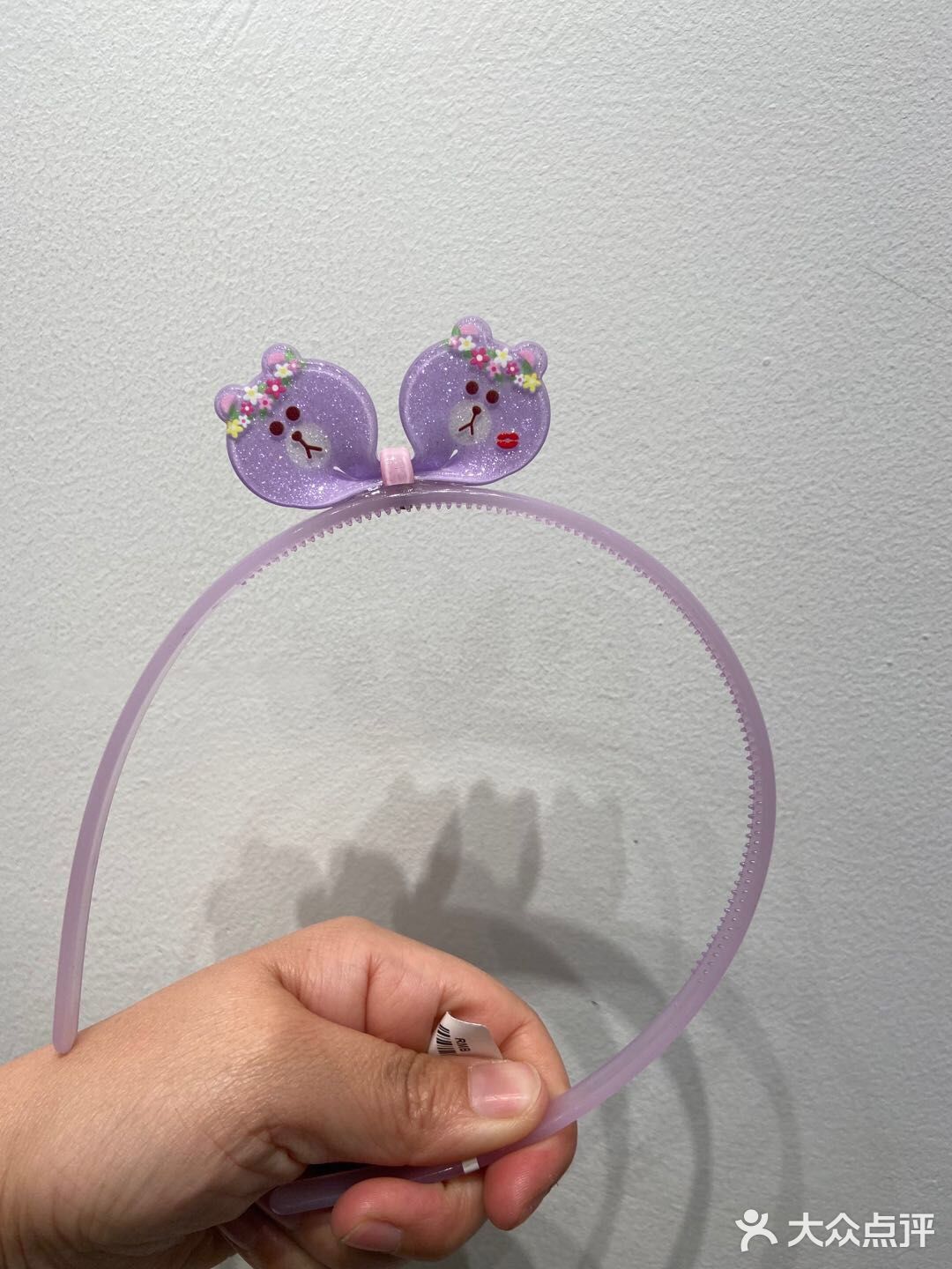 发夹:又叫发箍,头箍,大半圆形状的圈,两边夹在耳朵的