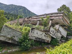-四川汶川特大地震漩口中学遗址