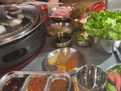 -围炉肉舍•炭烤活鳗•丹东海鲜烤肉(步行街店)