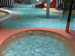 -涨巢·潮玩水疗局