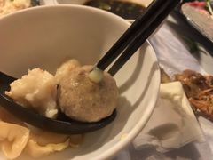 芝士包心牛丸-鲜入围煮花胶鸡海鲜火锅