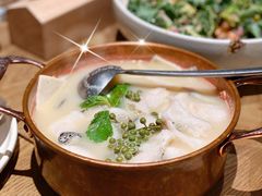 酸汤嫩鱼片-小大董·烤鸭(凤凰汇店)