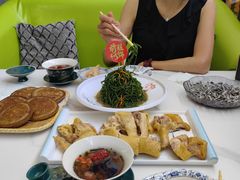-三江源美食城