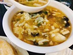 酸辣汤-李连贵酒家熏肉大饼(昆明街店)