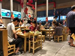 大堂-么肆烤肉·中式自助·烤肉大排档(街道口季佳PAI店)