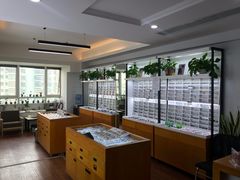 -视野联行眼镜•蔡司•依视路(温江店)