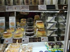 面包甜点陈列柜-巴黎贝甜(华堂新辰汇店)