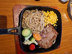 -豪客嘉族·麦尼顿西餐厅(乐福天下店)