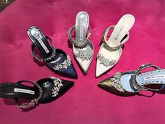 -Manolo Blahnik(置地广场店)
