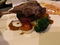 碳烤菲力牛排配土豆泥及红酒汁-WOLFGANG PUCK KITCHEN & BAR(迪士尼小镇店)