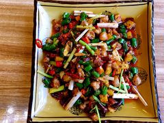 双椒炒仔鸡-邛海风味特色菜馆