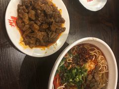 -爆炸头阿姨小四川正宗川味小吃(无任何分店)