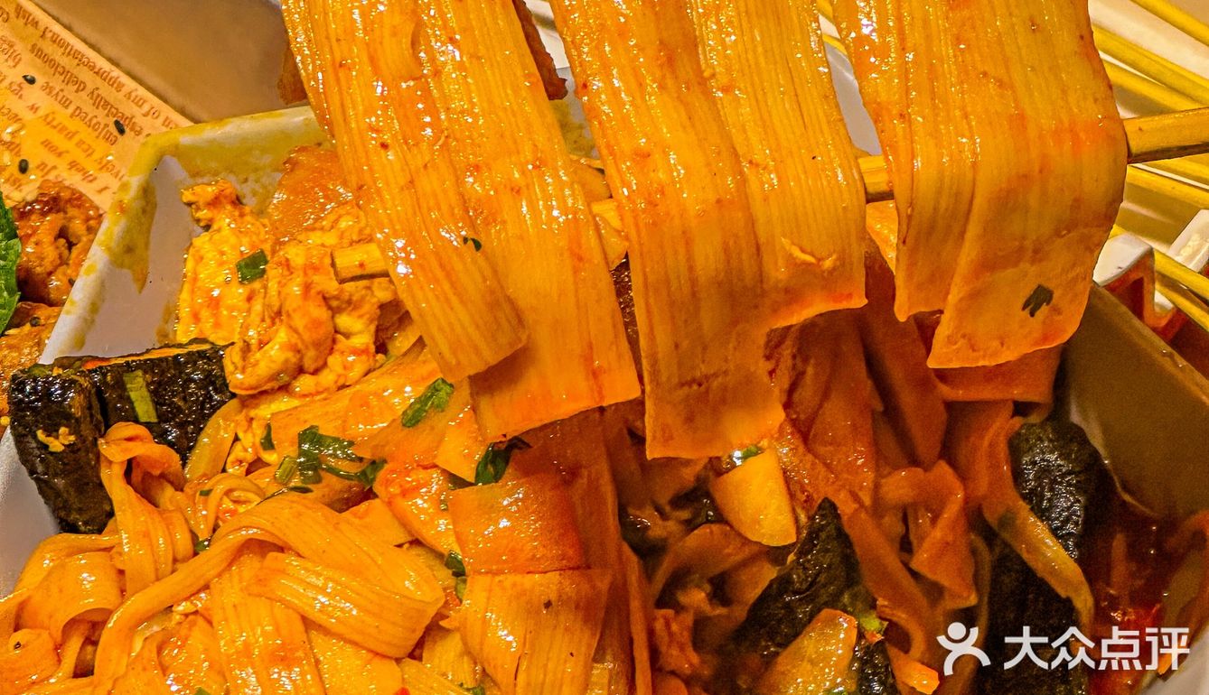 中街这，一条街都是他家！！