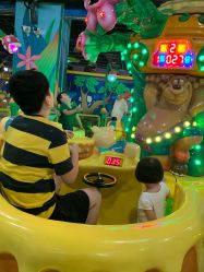 -维佳童话镇演出现场(徐东店)