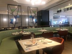 -港丽餐厅(高德置地店)