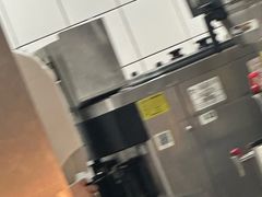 -麦当劳(轻轨曹杨路店)