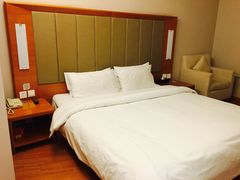 -全季酒店(重庆李子坝牛角沱地铁站店)