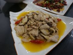 -石磨豆花家常菜·牦牛排土火锅