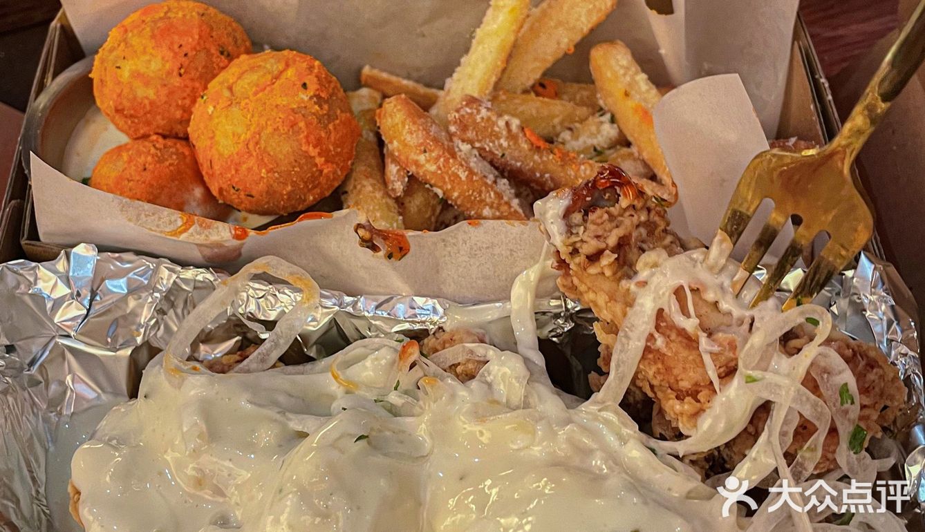 郑州人民路上这个黏不唧唧的奶酪炸鸡吼吼吃哇～ 